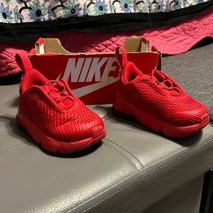 Like NEW toddler 4C Nike Air Max 270